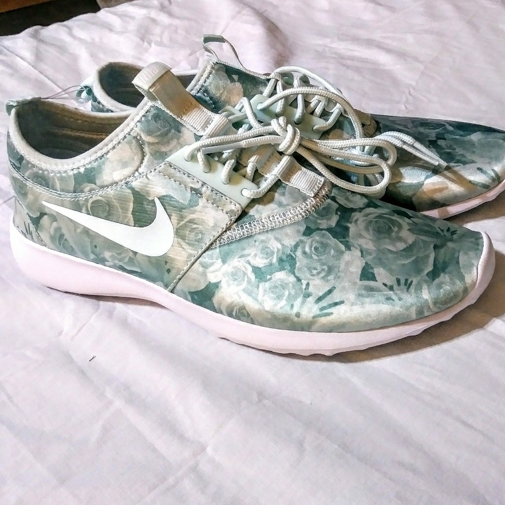 Nike Juvenate Floral Print